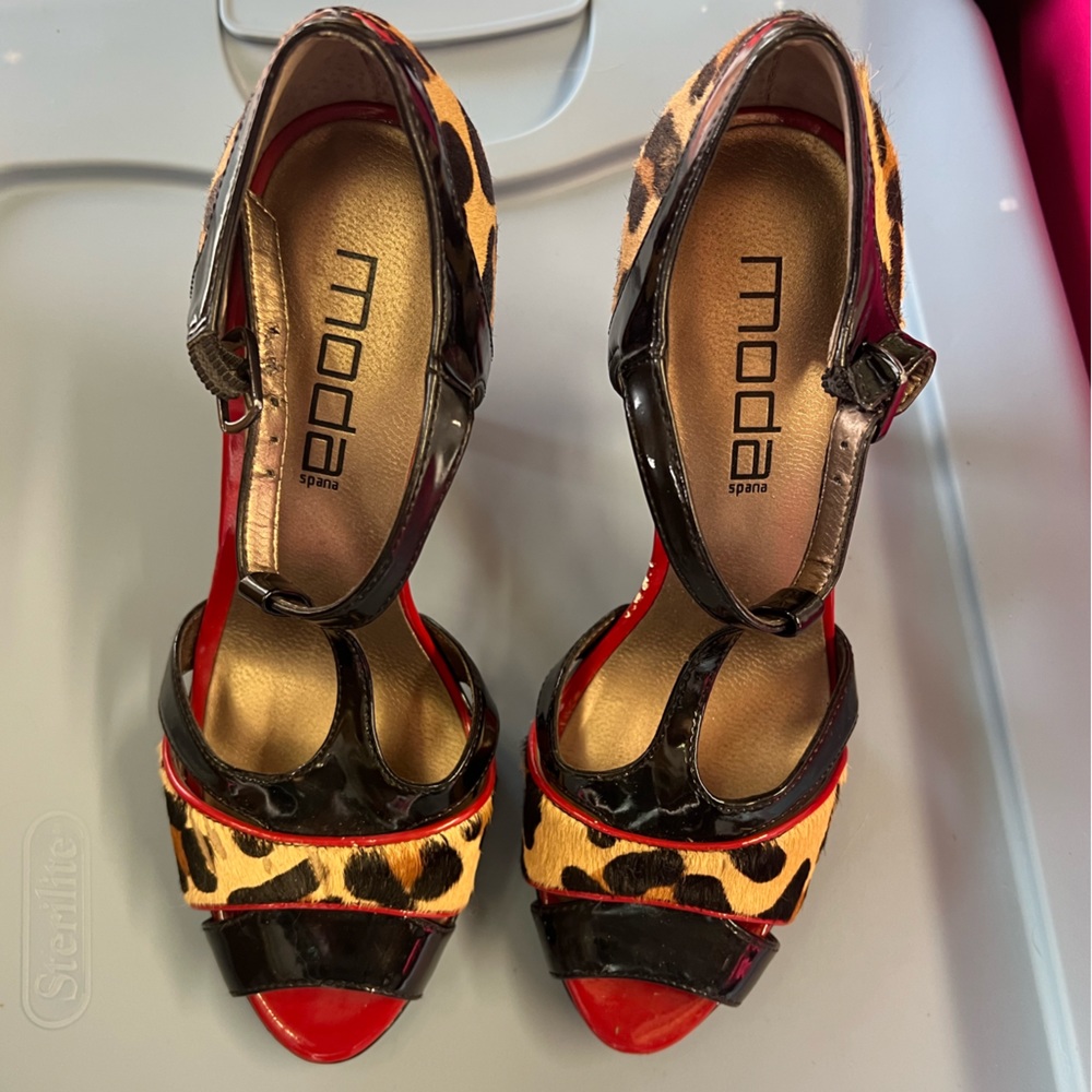 Moda spana cheetah print heels